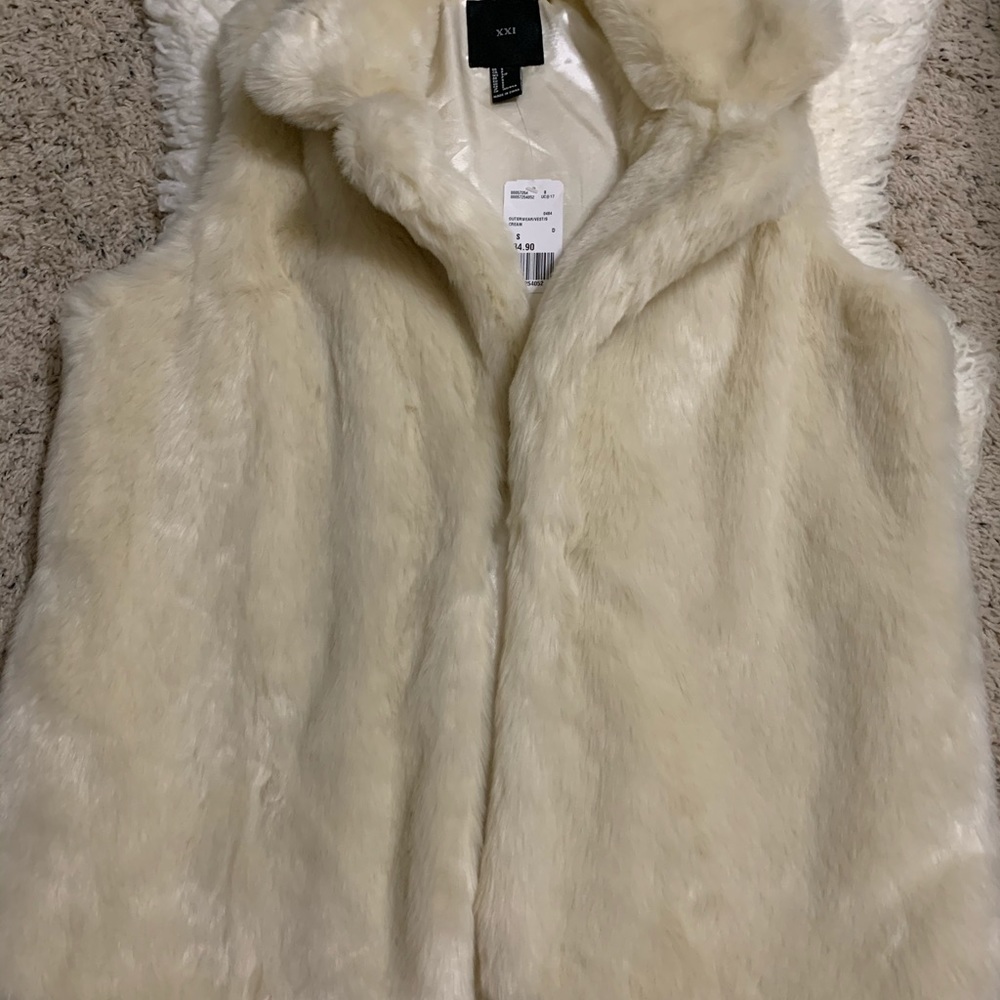 FOREVER 21 CREAM FUR VEST